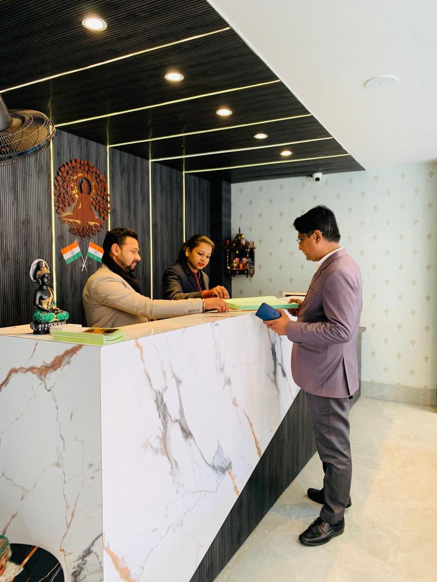 Hotel Nirvana Bliss, Behind Parmarth Niketan ริชิเคช ภายนอก รูปภาพ