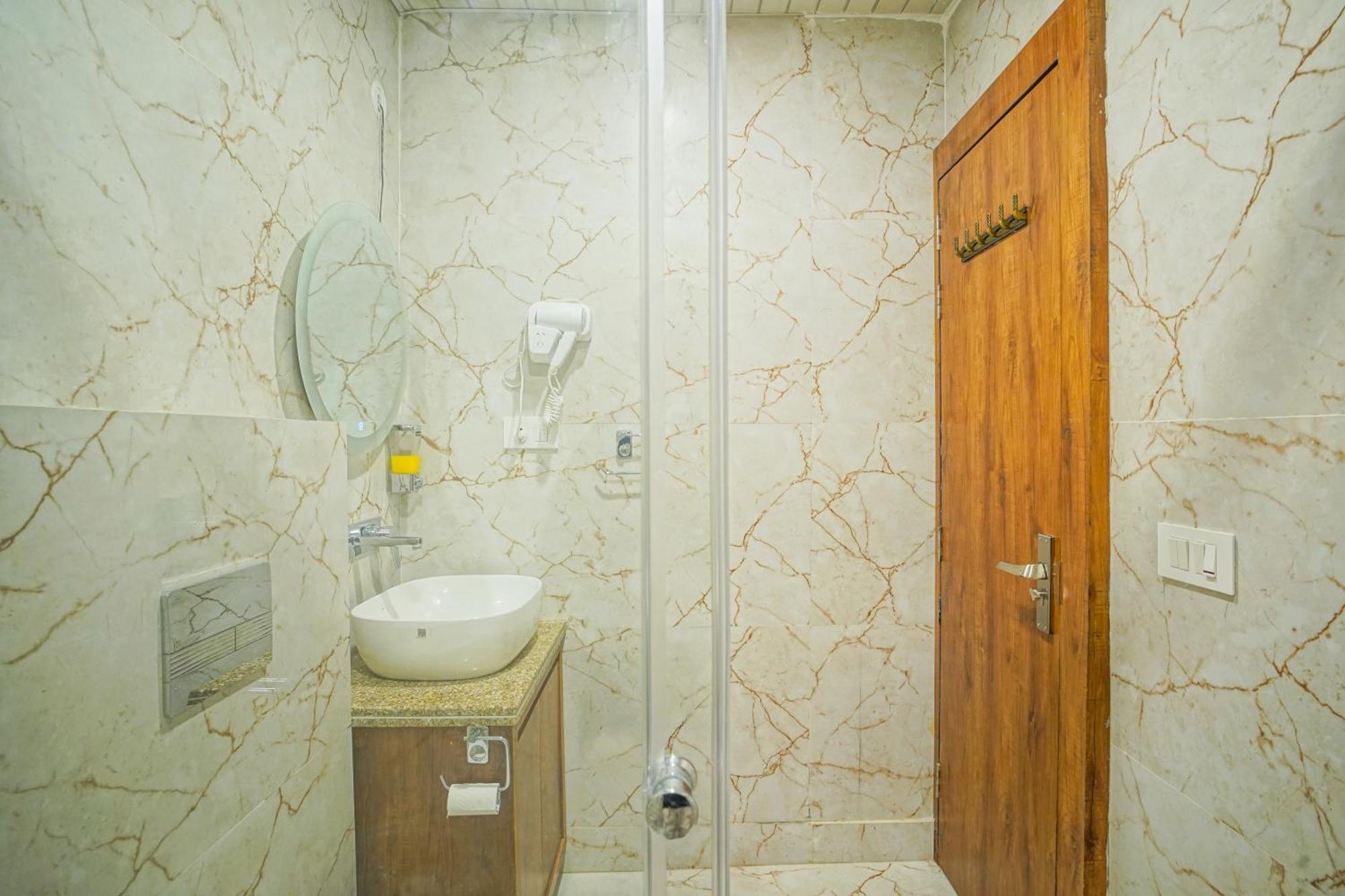 Hotel Nirvana Bliss, Behind Parmarth Niketan ริชิเคช ภายนอก รูปภาพ