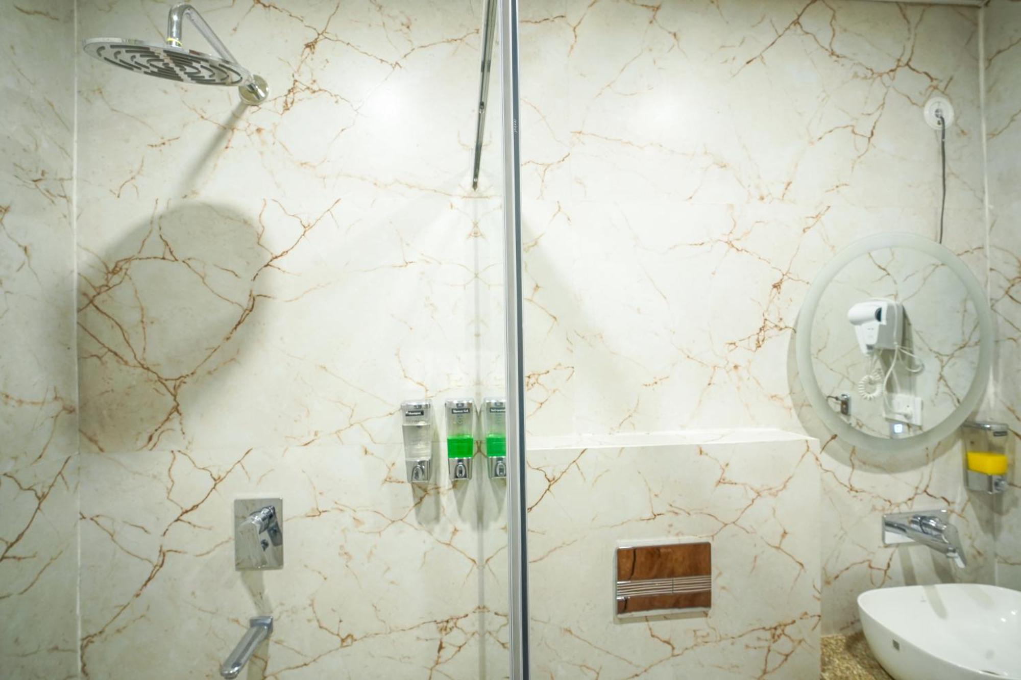 Hotel Nirvana Bliss, Behind Parmarth Niketan ริชิเคช ภายนอก รูปภาพ