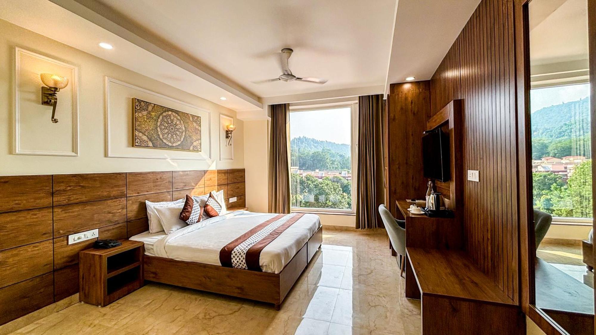 Hotel Nirvana Bliss, Behind Parmarth Niketan ริชิเคช ภายนอก รูปภาพ