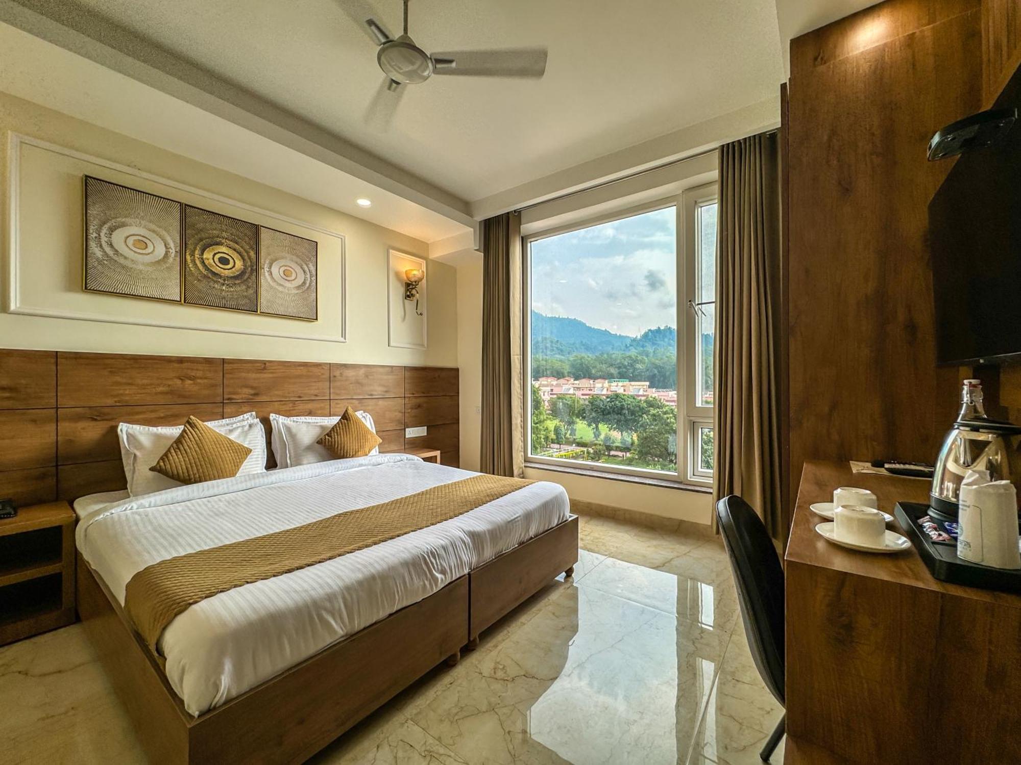 Hotel Nirvana Bliss, Behind Parmarth Niketan ริชิเคช ภายนอก รูปภาพ