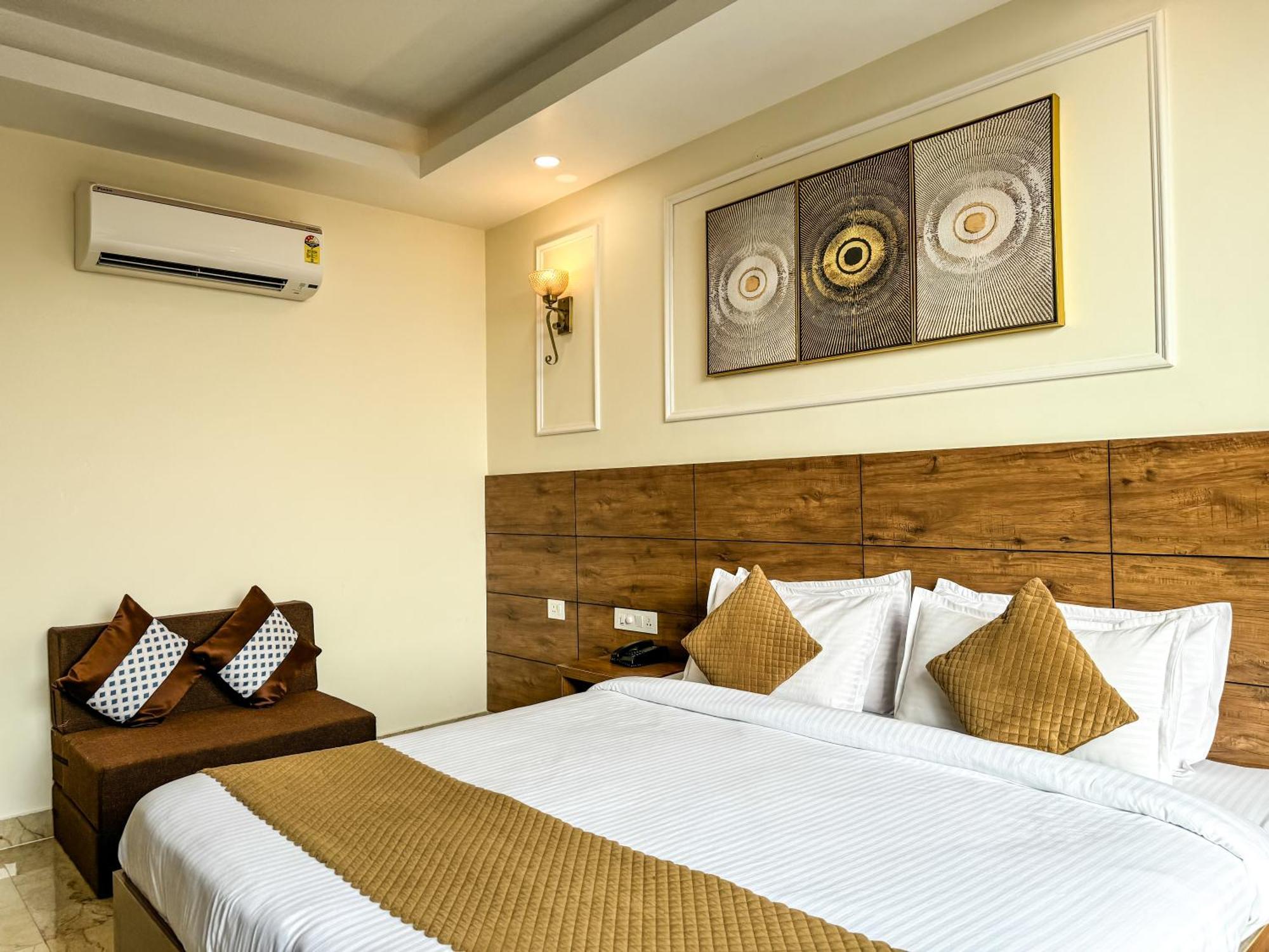 Hotel Nirvana Bliss, Behind Parmarth Niketan ริชิเคช ภายนอก รูปภาพ