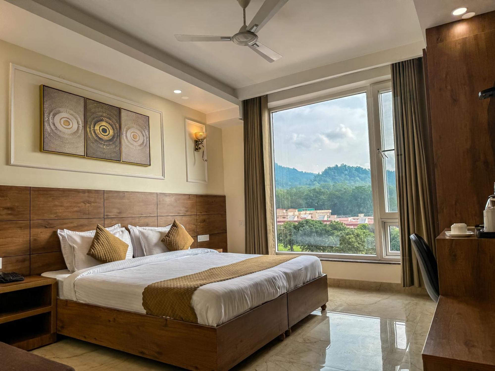Hotel Nirvana Bliss, Behind Parmarth Niketan ริชิเคช ภายนอก รูปภาพ