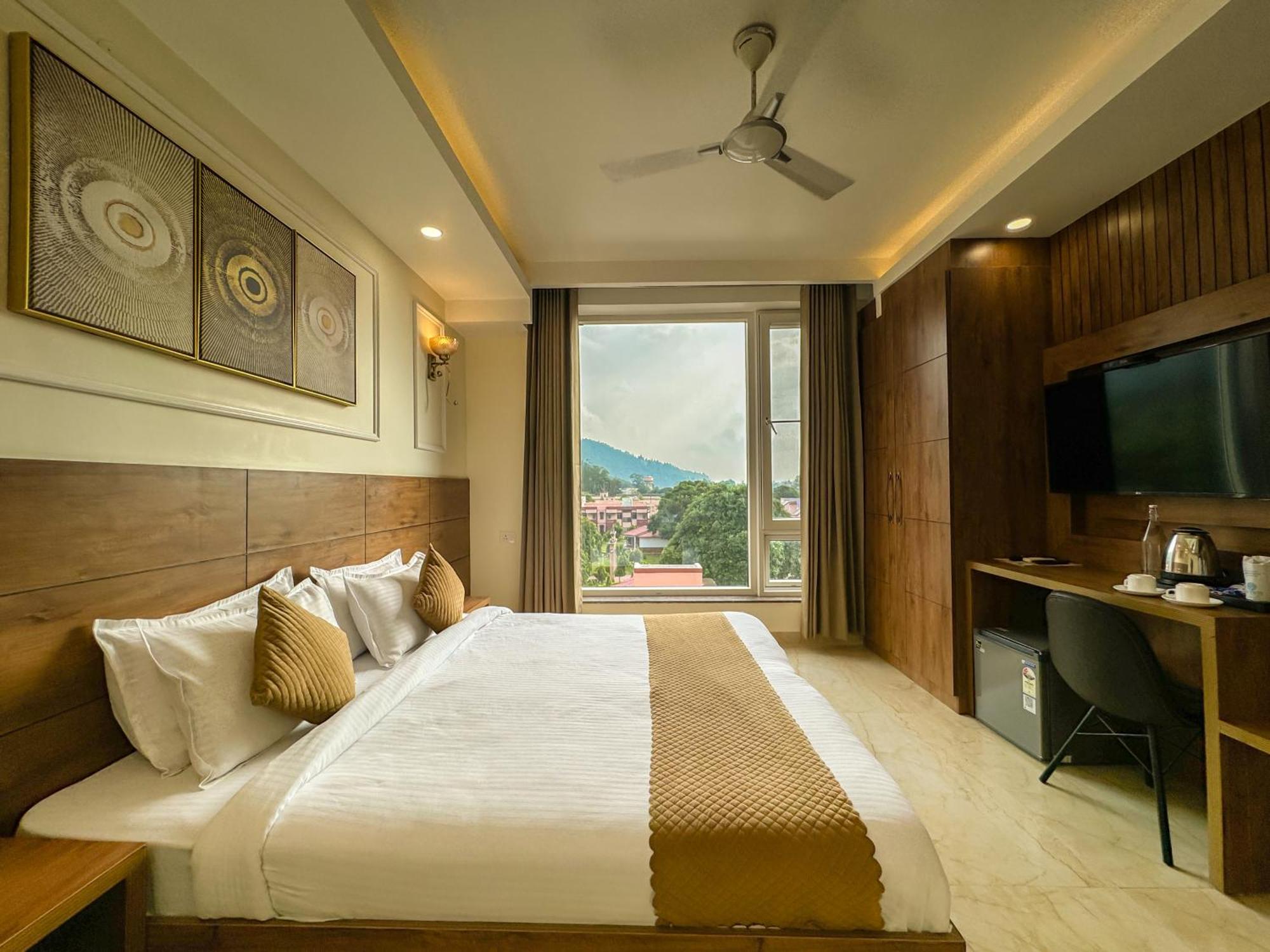 Hotel Nirvana Bliss, Behind Parmarth Niketan ริชิเคช ภายนอก รูปภาพ