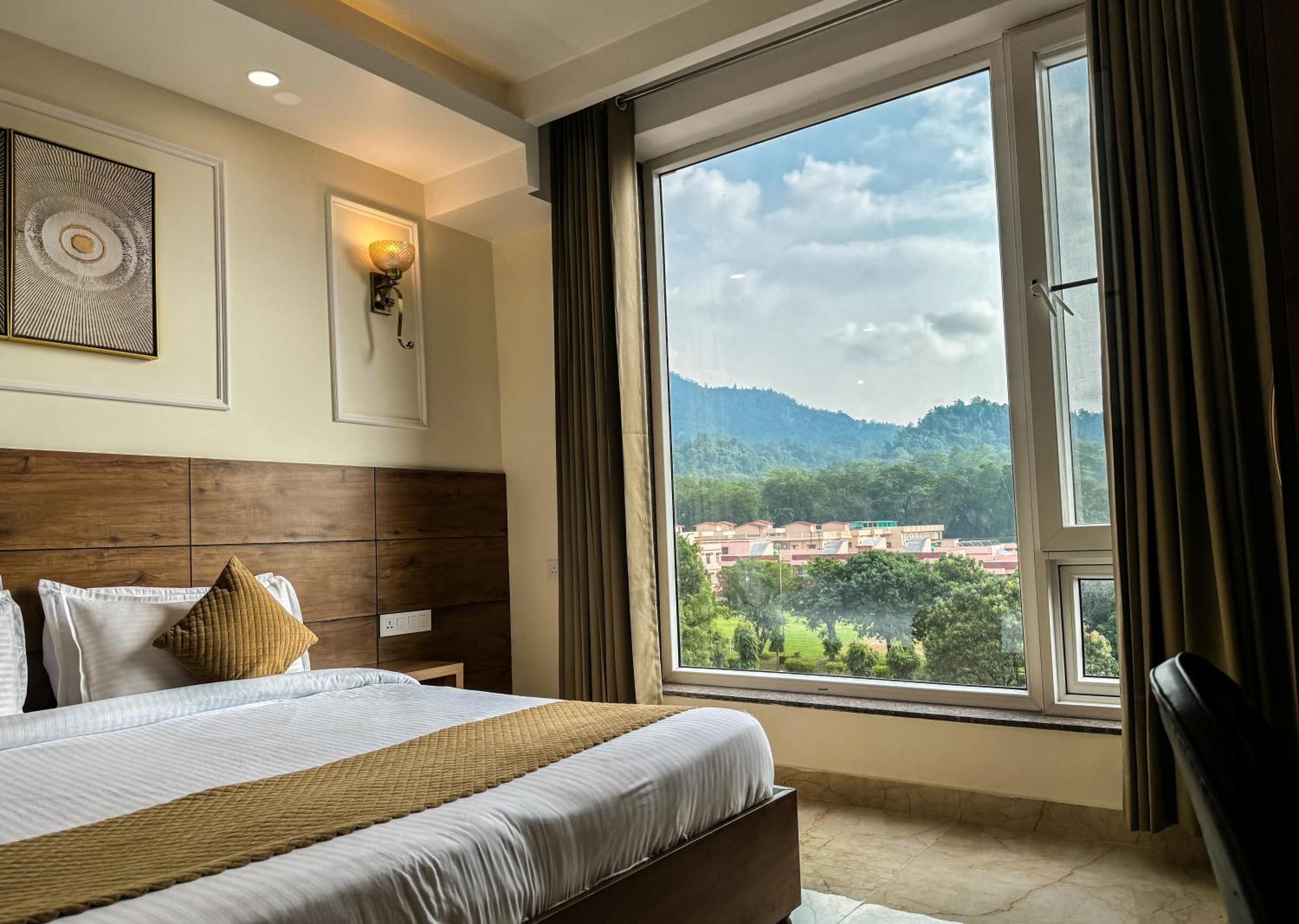 Hotel Nirvana Bliss, Behind Parmarth Niketan ริชิเคช ภายนอก รูปภาพ