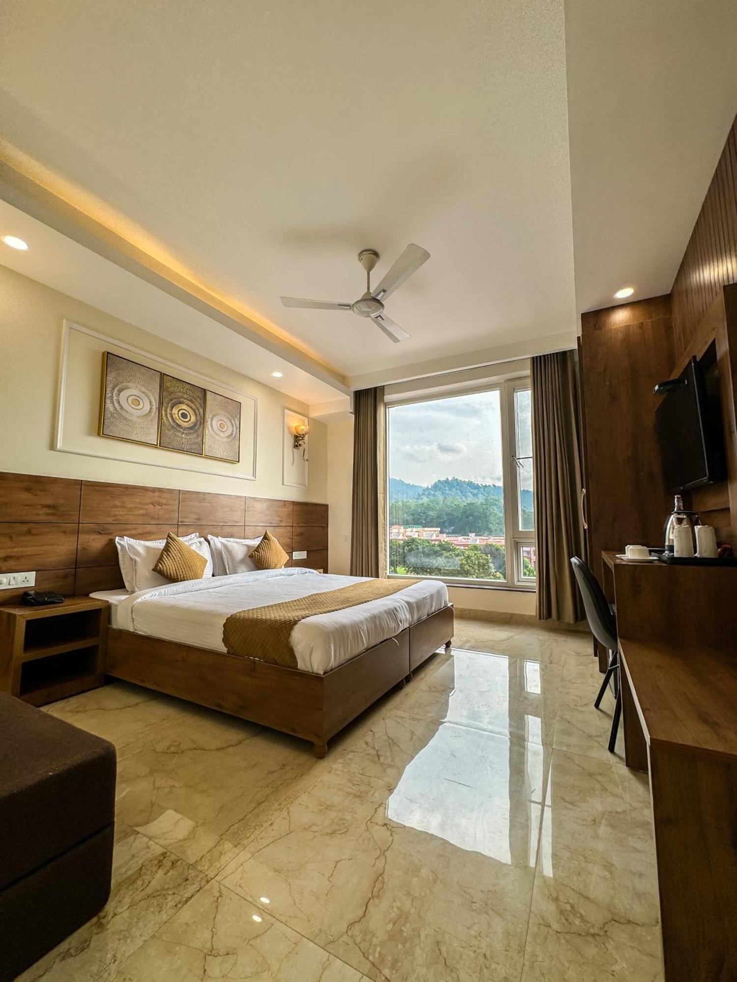 Hotel Nirvana Bliss, Behind Parmarth Niketan ริชิเคช ภายนอก รูปภาพ