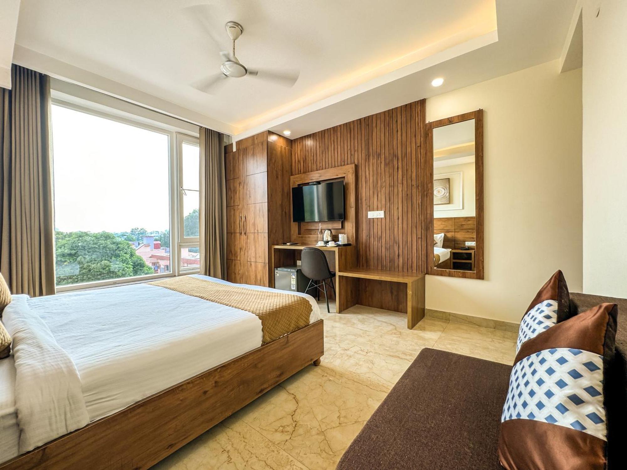 Hotel Nirvana Bliss, Behind Parmarth Niketan ริชิเคช ภายนอก รูปภาพ