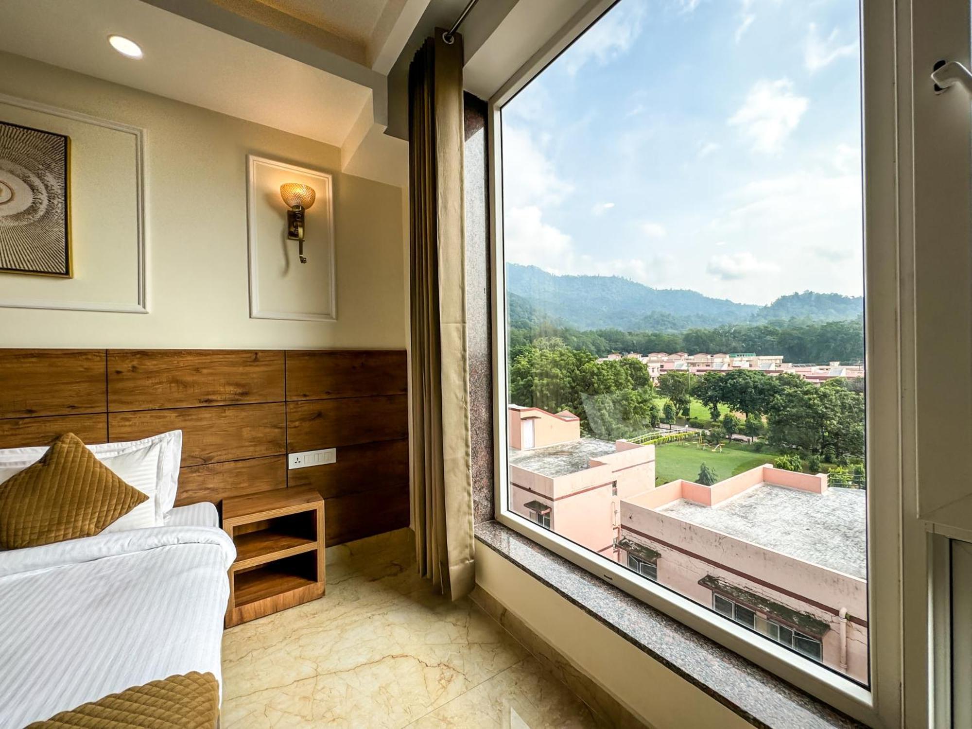 Hotel Nirvana Bliss, Behind Parmarth Niketan ริชิเคช ภายนอก รูปภาพ