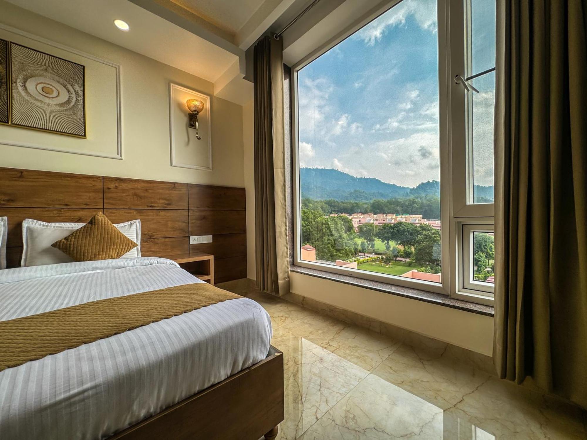 Hotel Nirvana Bliss, Behind Parmarth Niketan ริชิเคช ภายนอก รูปภาพ